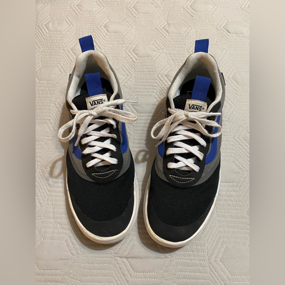 Vans Men’s Ultra Range Sneakers Black/ Gray with Blue detail Size 10.5